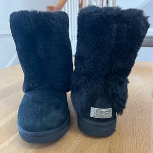 Women’s UGG Maylin Sherpa cuff boot - black size 8